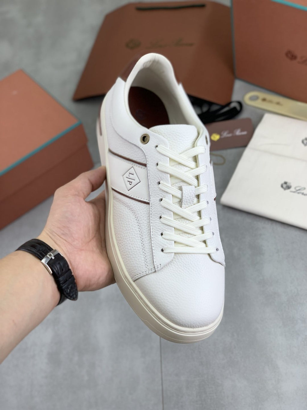 微商相册测试鞋子-Loro Piana Low-Top Sneakers with Brown Accents — front