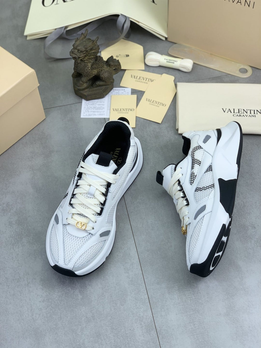 微商相册测试鞋子-Valentino Mesh Panel Sneakers — side