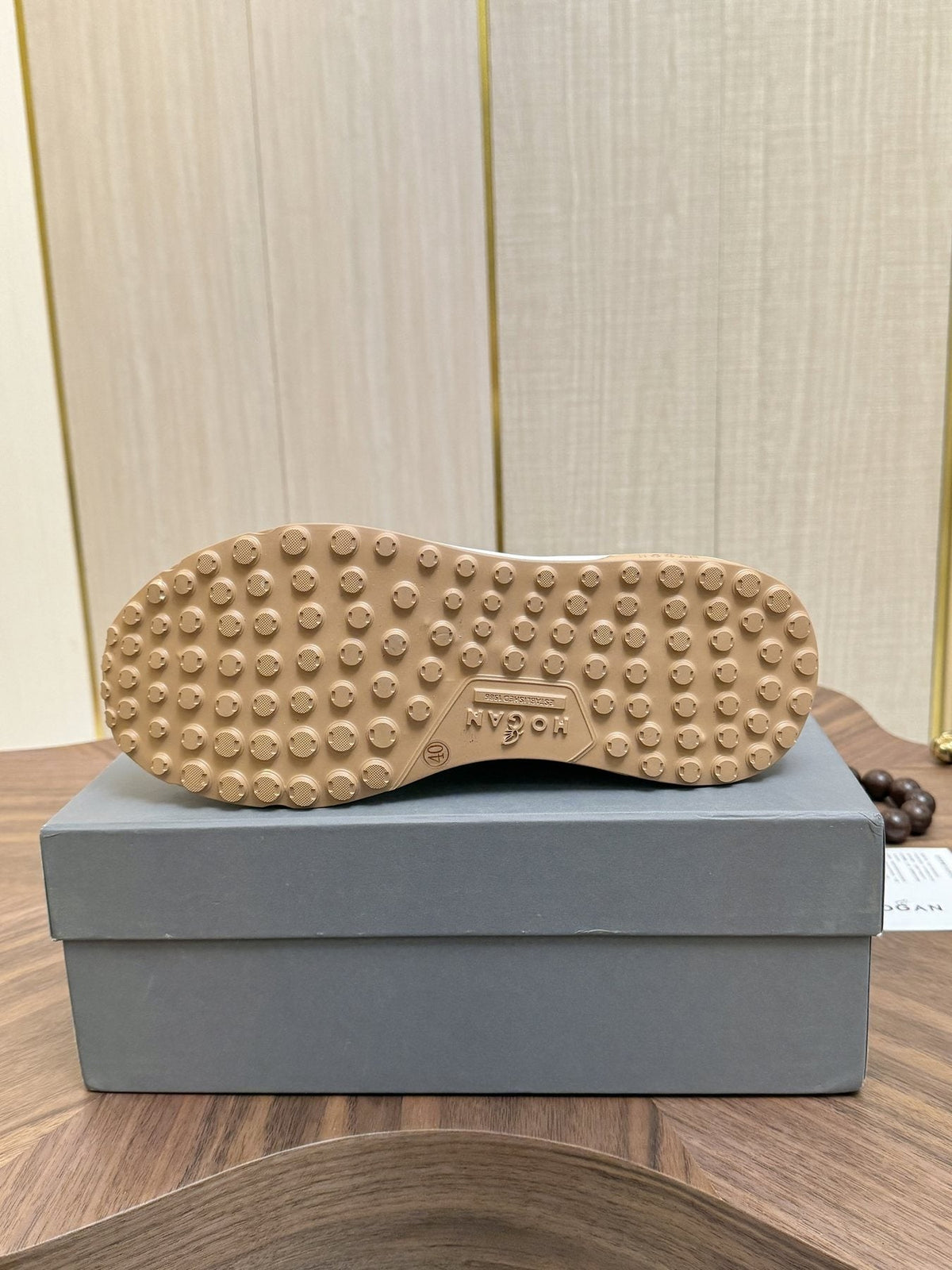 Hogan Black Low-Top Sneakers — detail